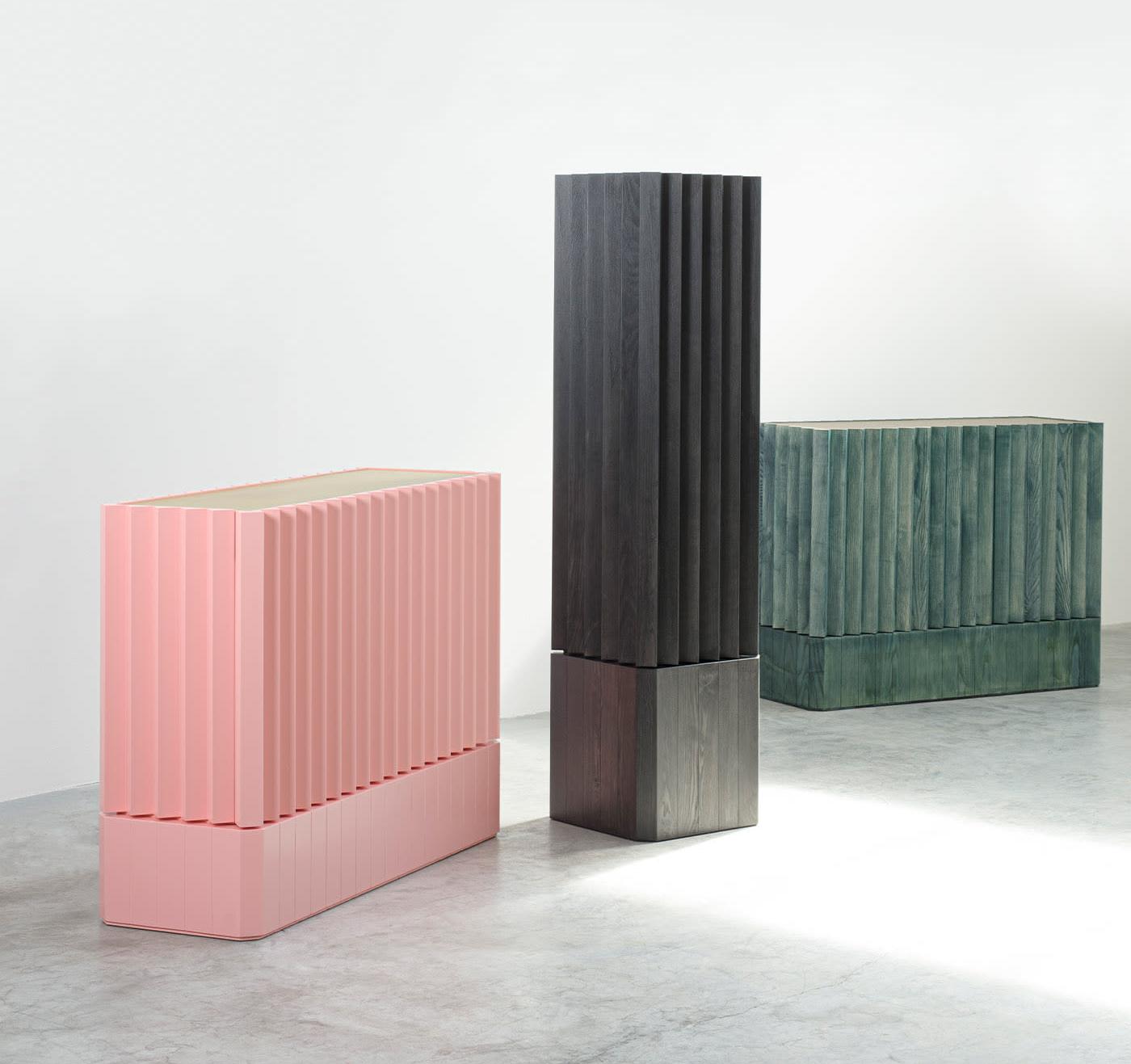 Elegancki Różowy Kredens