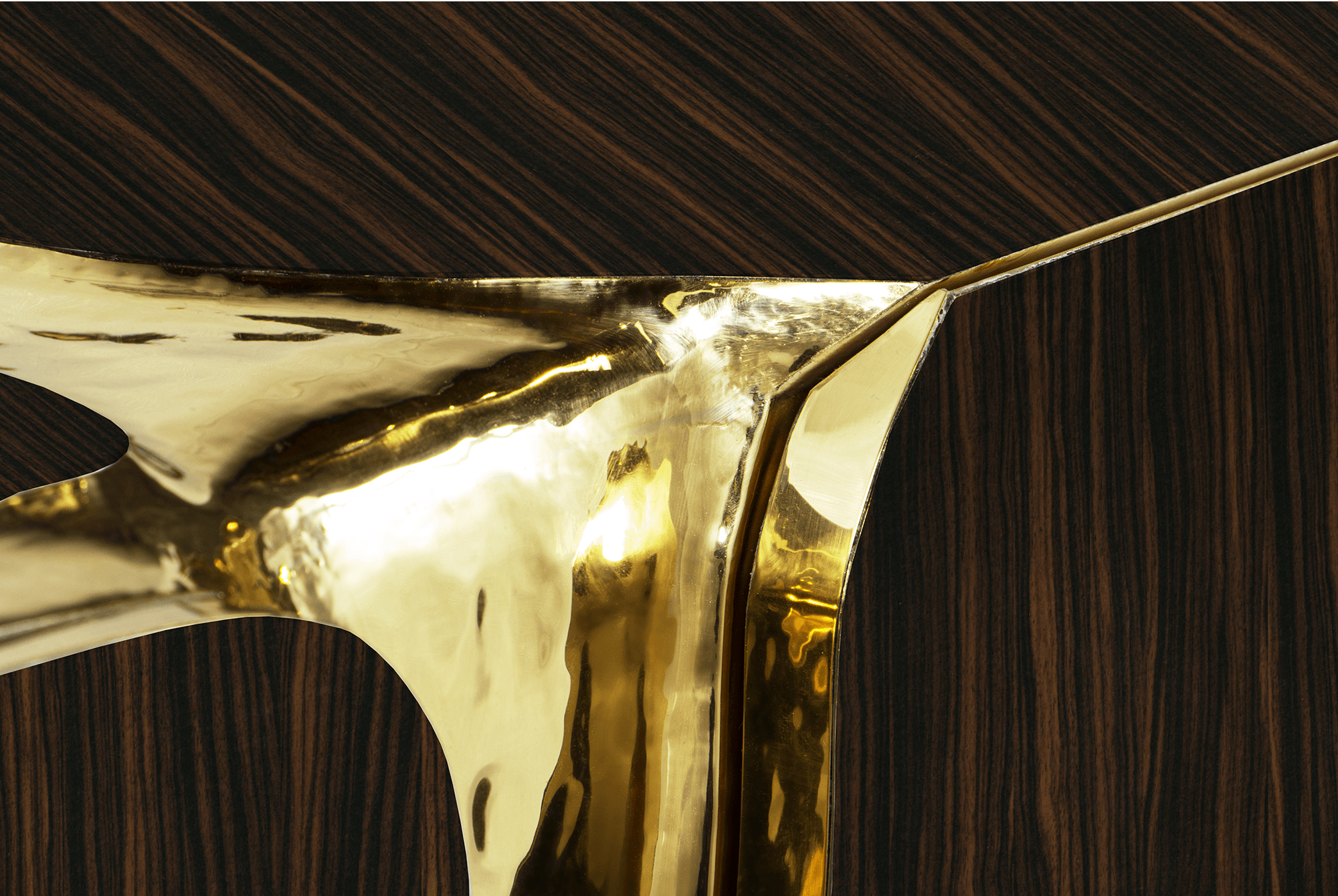 Brązowo-złoty kredens Opulent