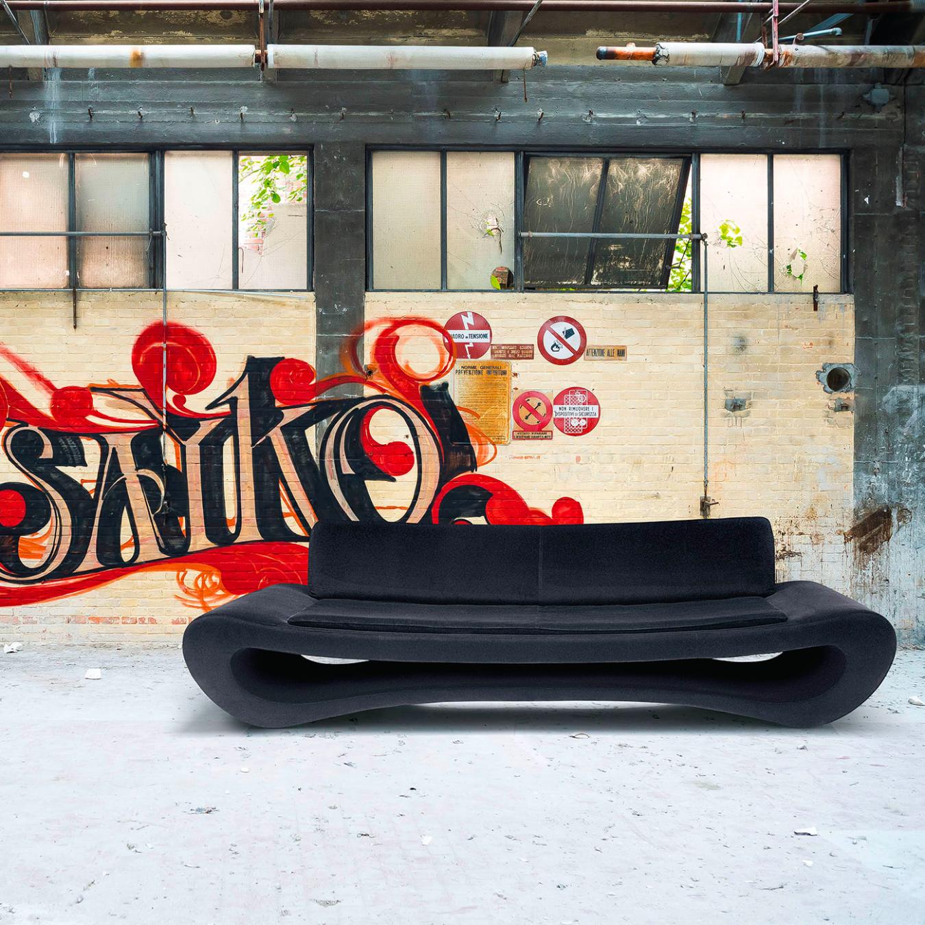 Czarna sofa New Lips