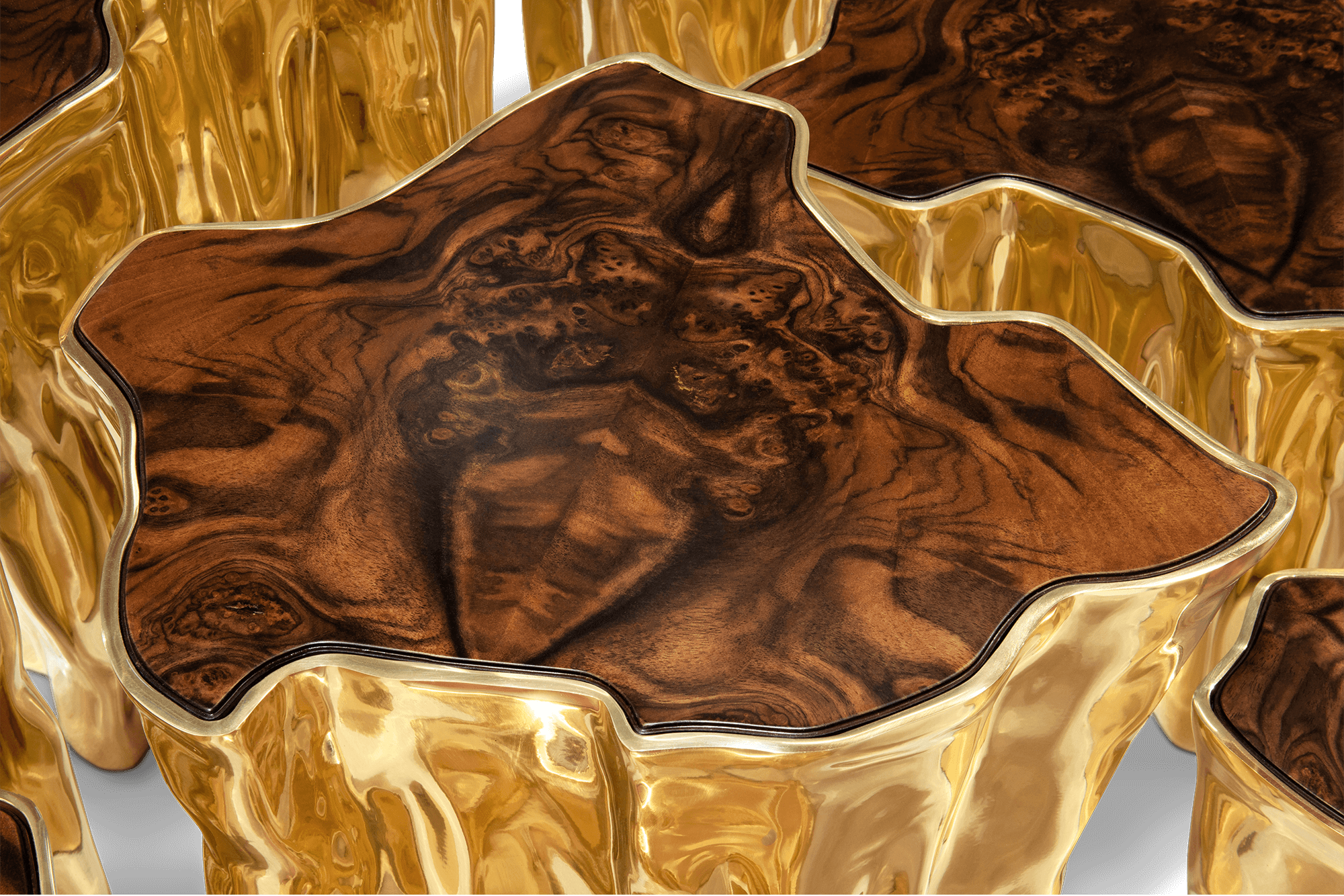 Stolik kawowy Paradise Series z wykończeniem orzechowym