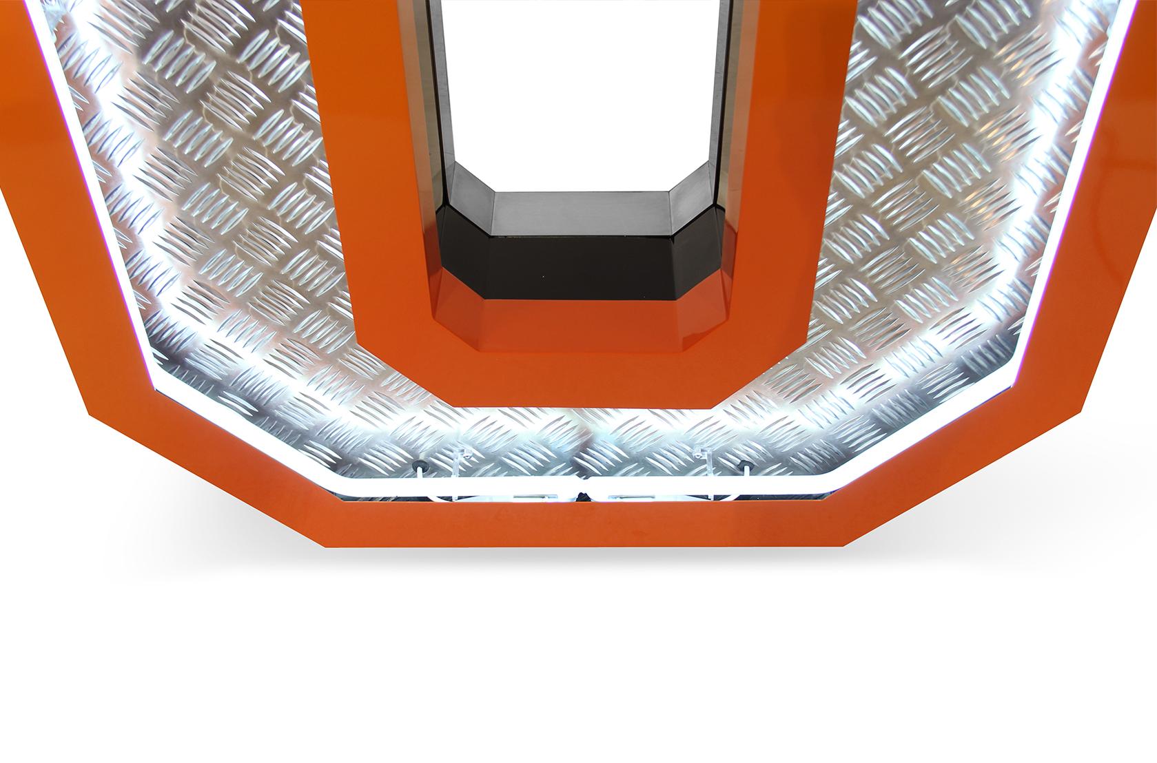 Oświetlenie literka U – Unique