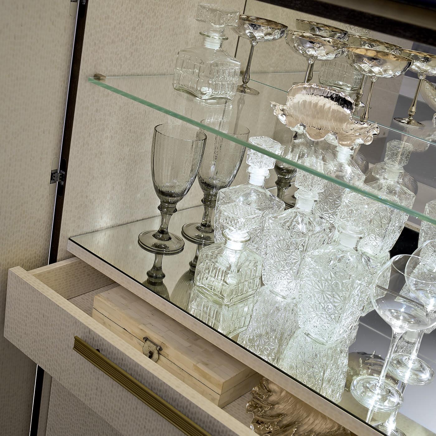 Szafka Dilan z włoskim wykończeniem