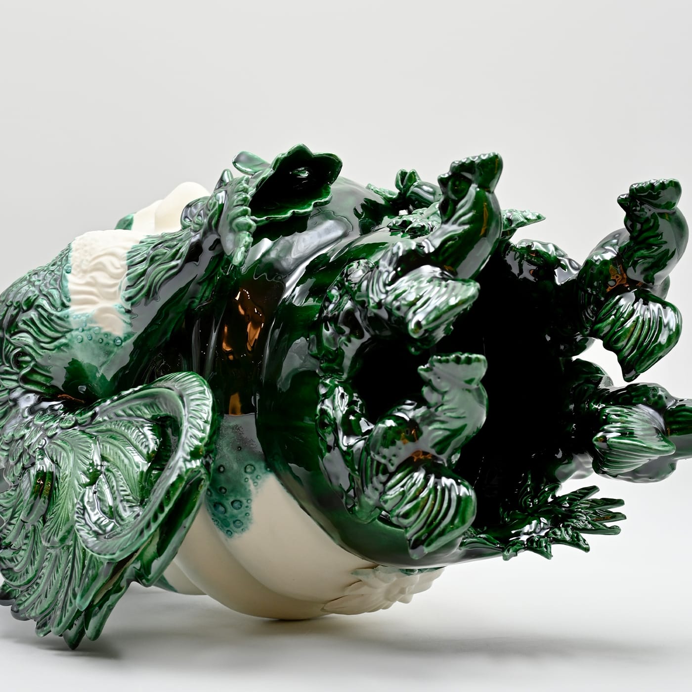 Zielono-biała unikalna rzeźba Głowa Maura