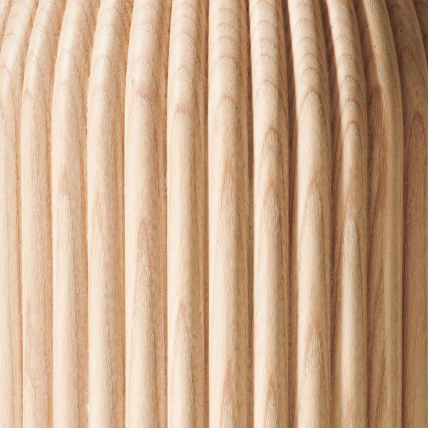 Stolik kawowy Convesso z drewna jesionowego naturalnego