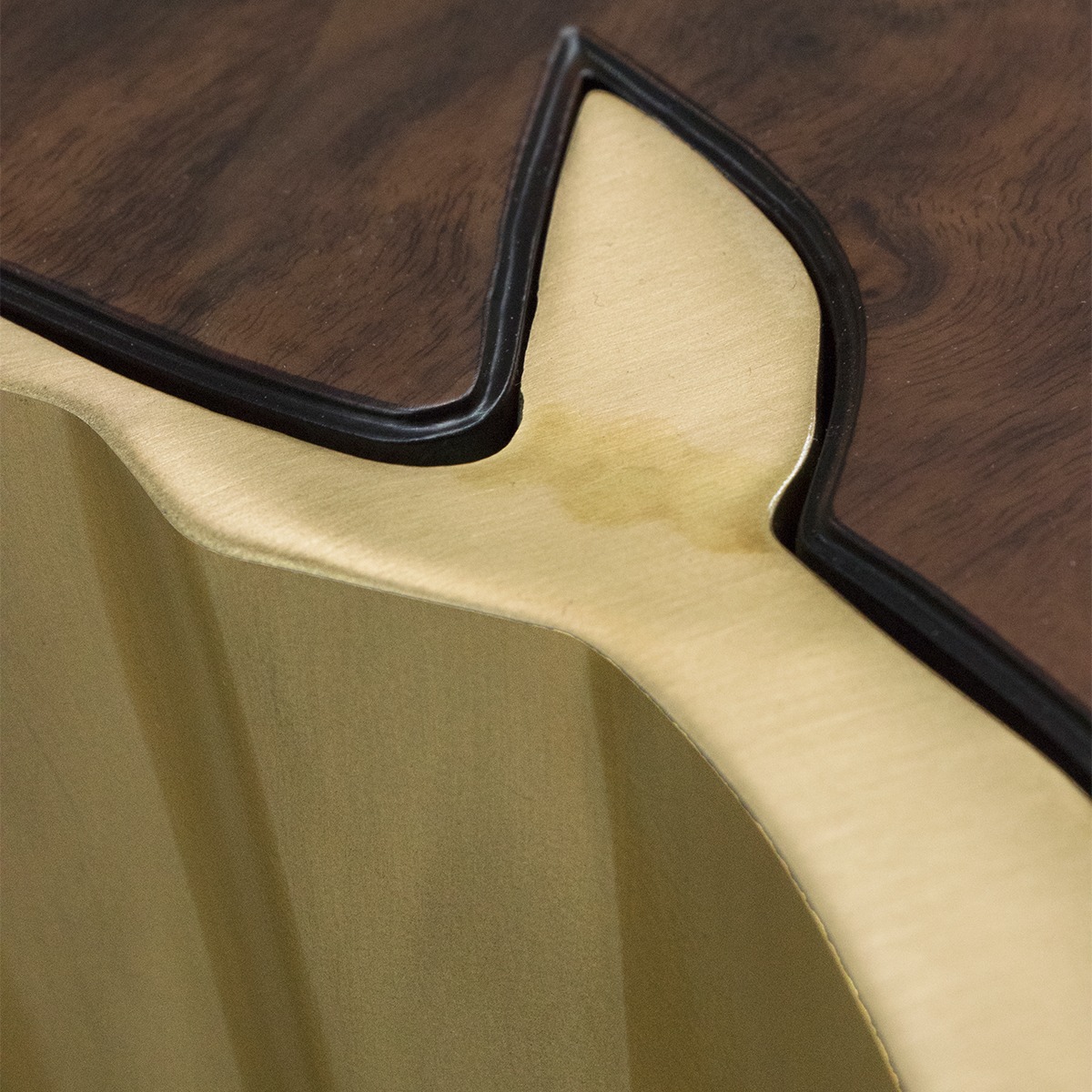 Stolik kawowy z naturalną krawędzią