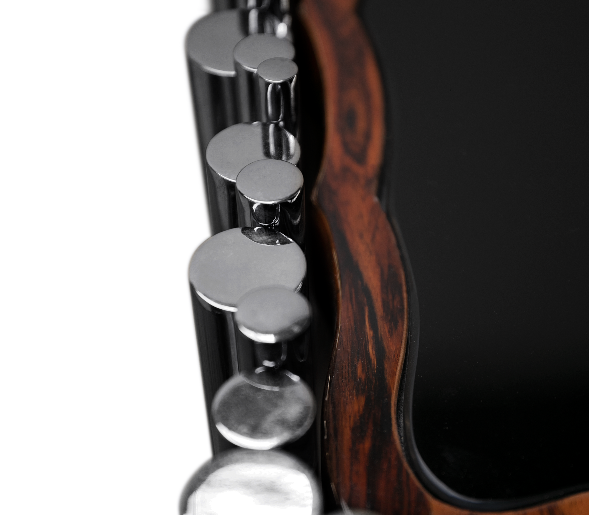 Kredens Harmony z niklu Premium