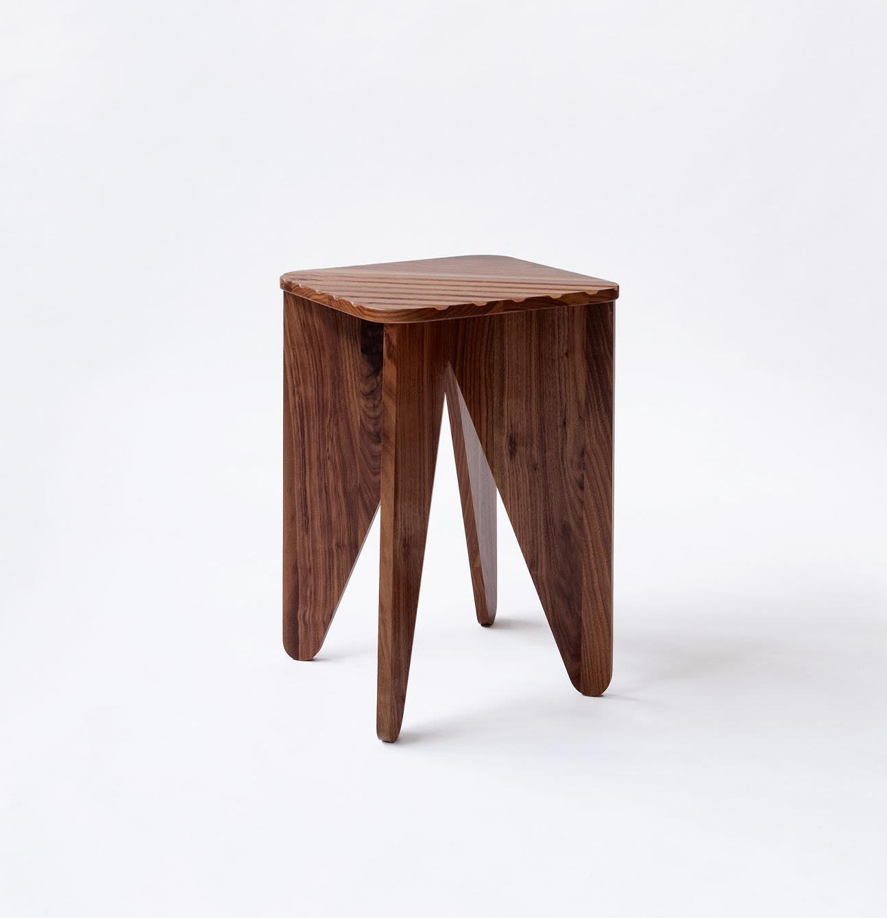 Mały Niski Drewniany Stolik