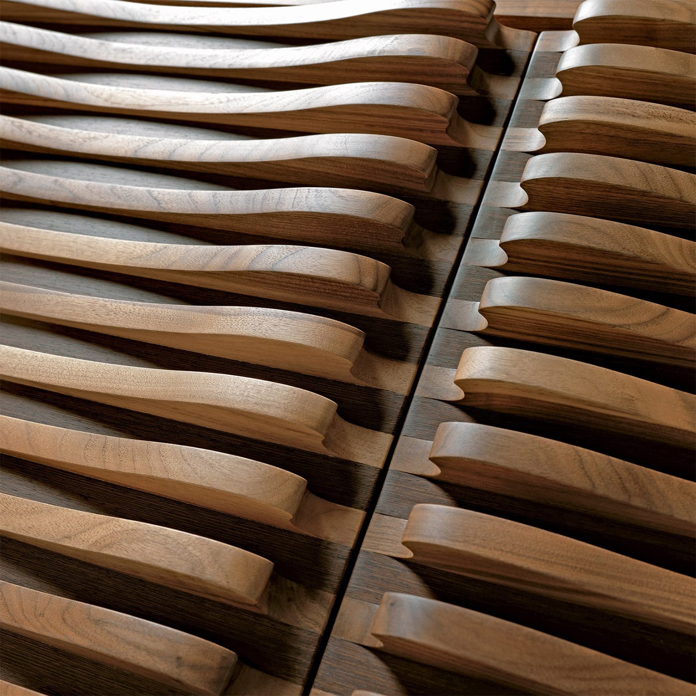 Brązowy kredens Sinuo