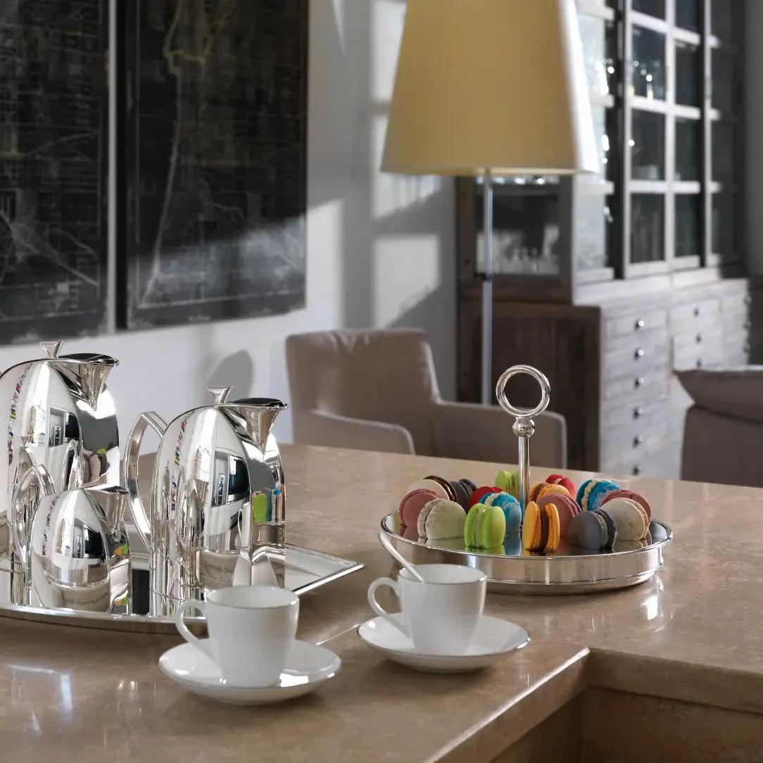 Posrebrzana taca na 16 makaroników