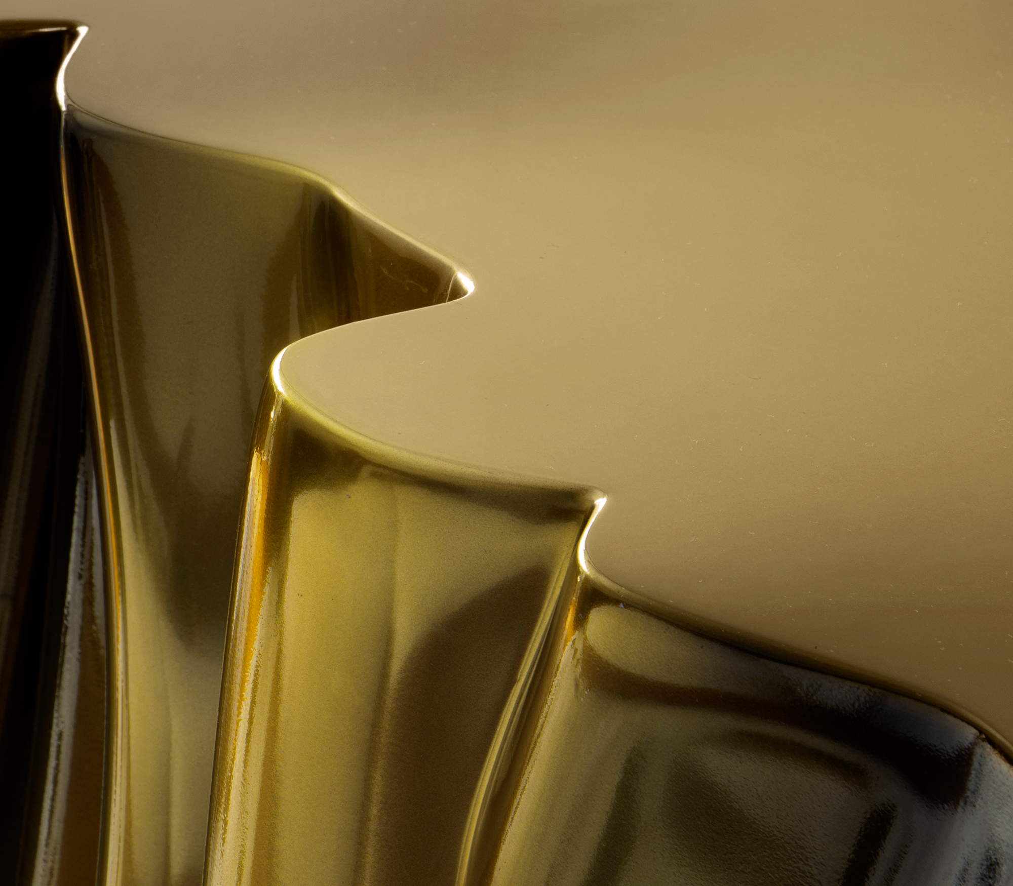 Złoty kredens Monochrome Premium