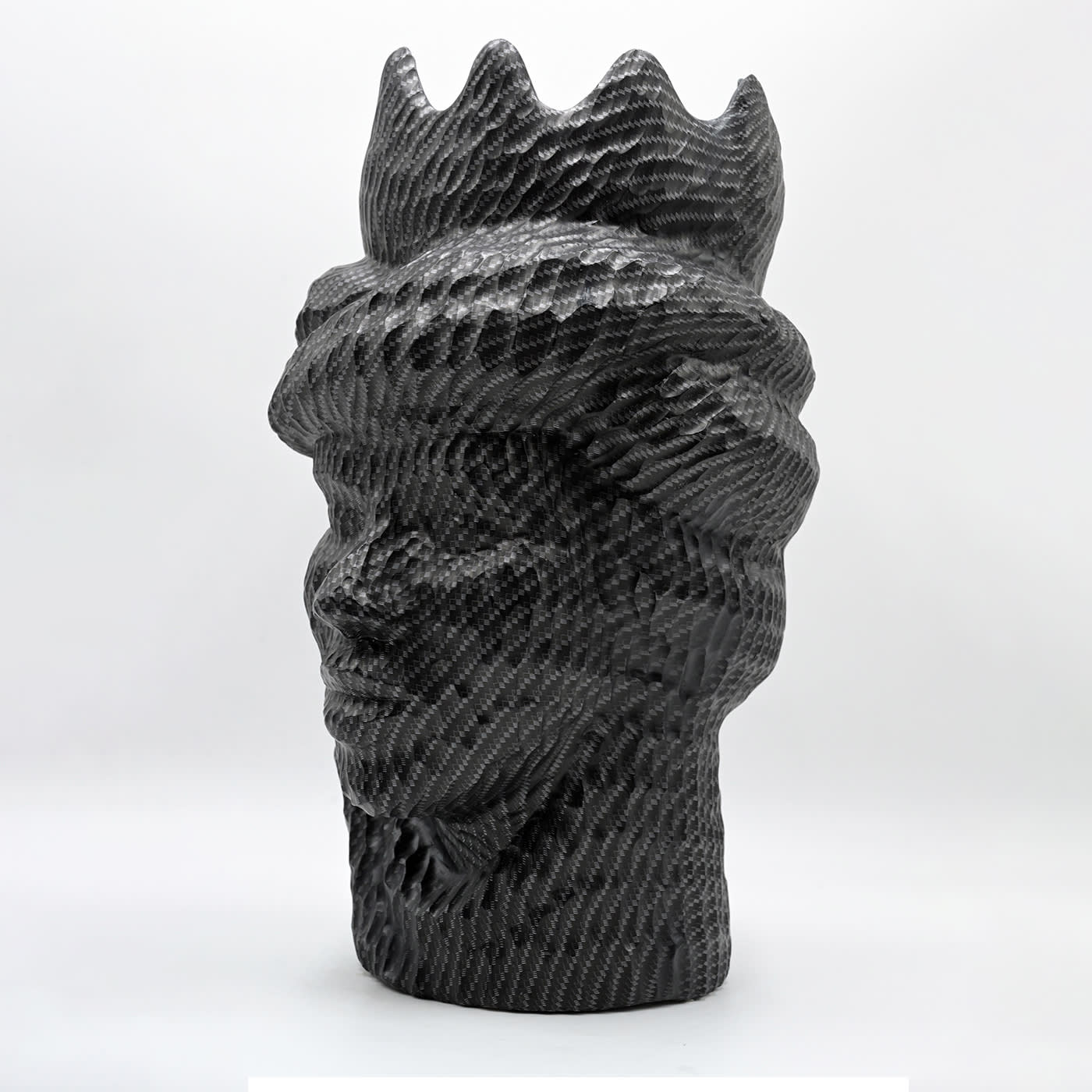 Szara rzeźba Głowa Maura