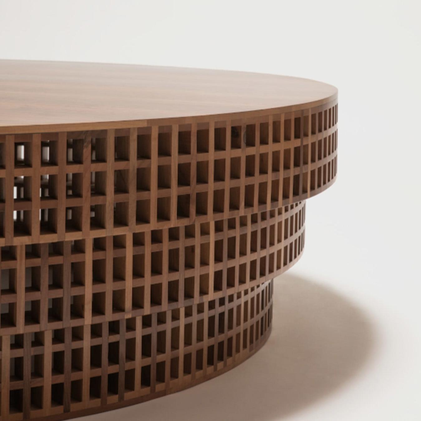 Urokliwy Stolik Kawowy z Orzecha