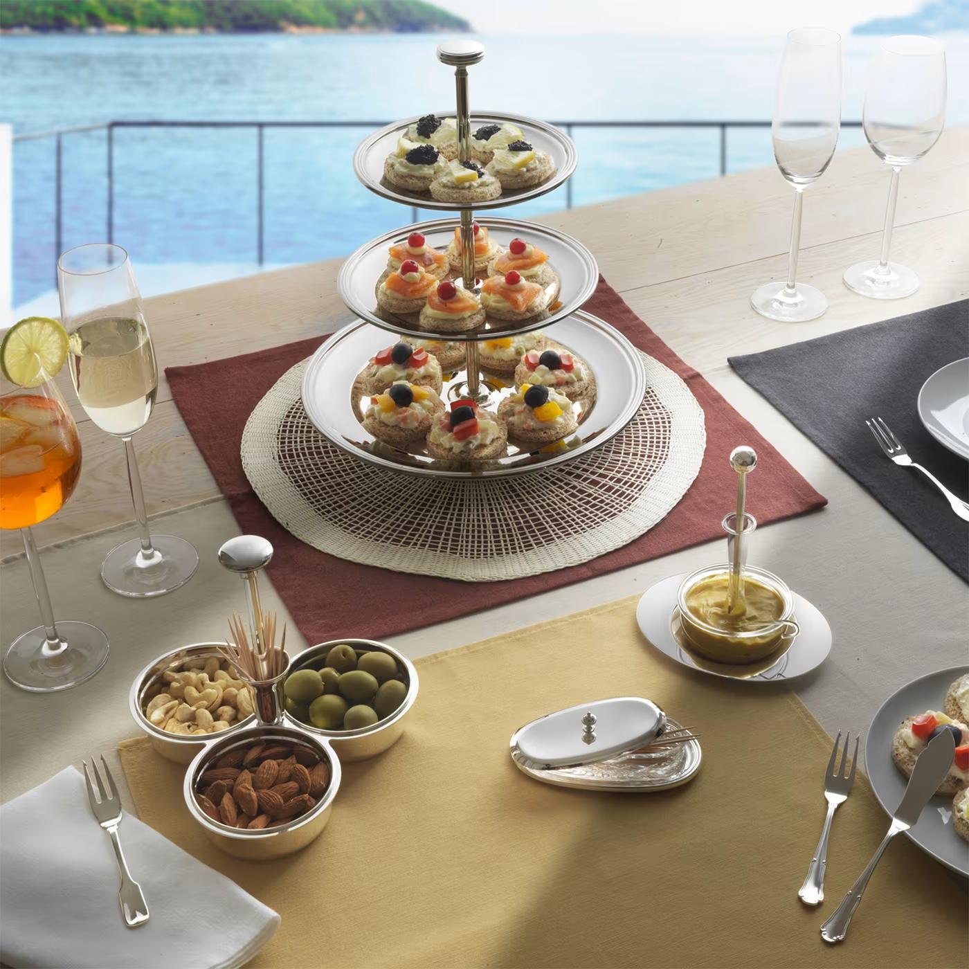 Posrebrzany trójdzielny pojemnik na orzechy z wykałaczkami