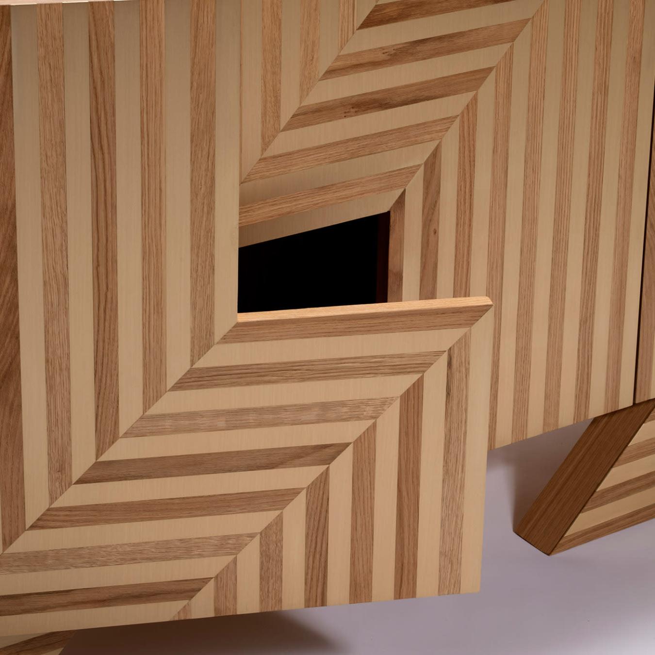 Elegancki Kredens z Dębu Szypułkowego