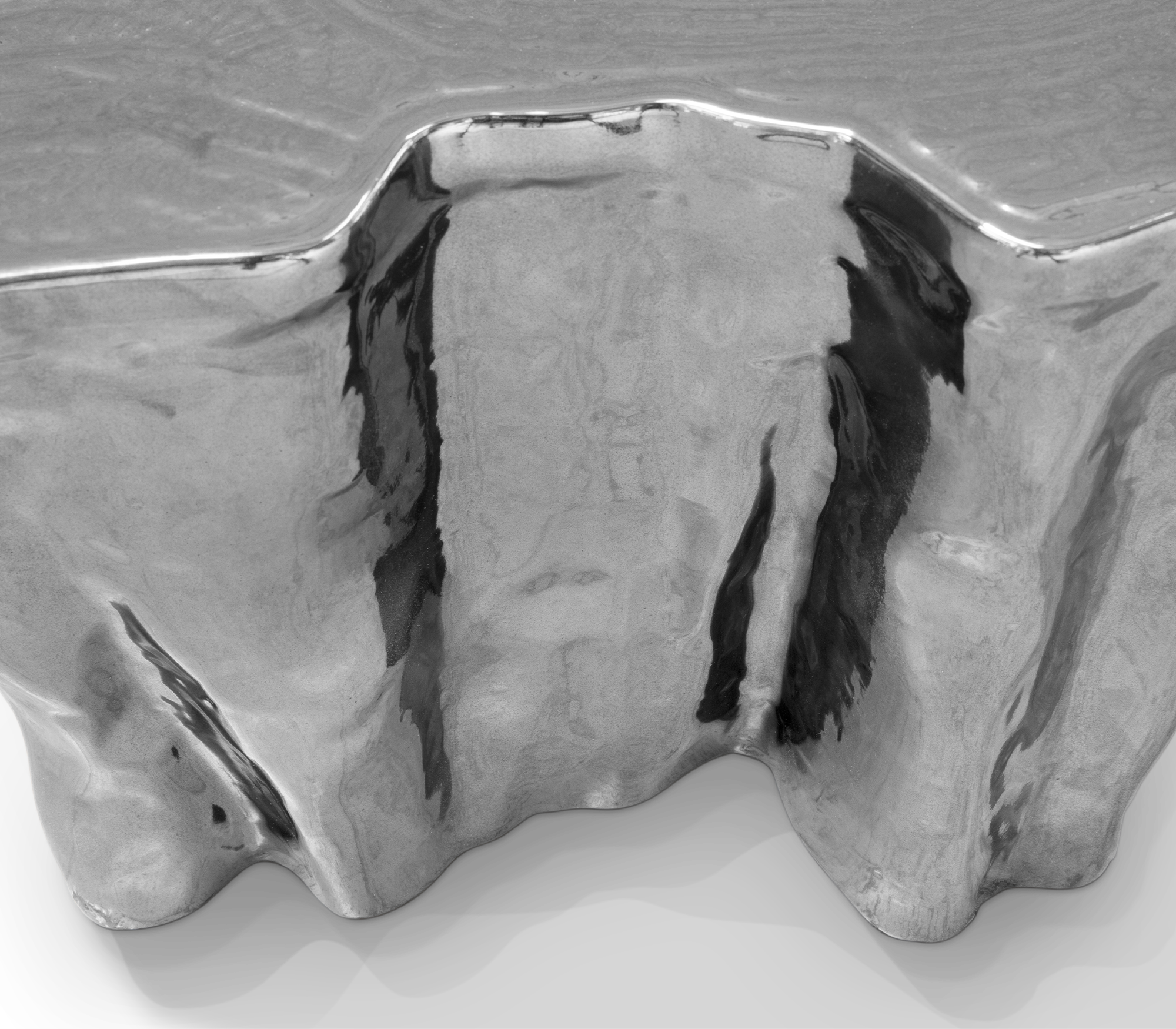 Srebrny ceramiczny stolik boczny Horizon