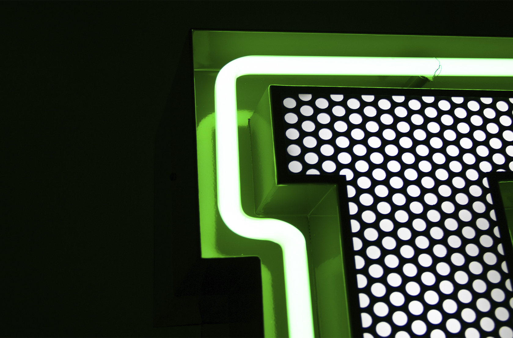 Oświetlenie literka T – Timeless