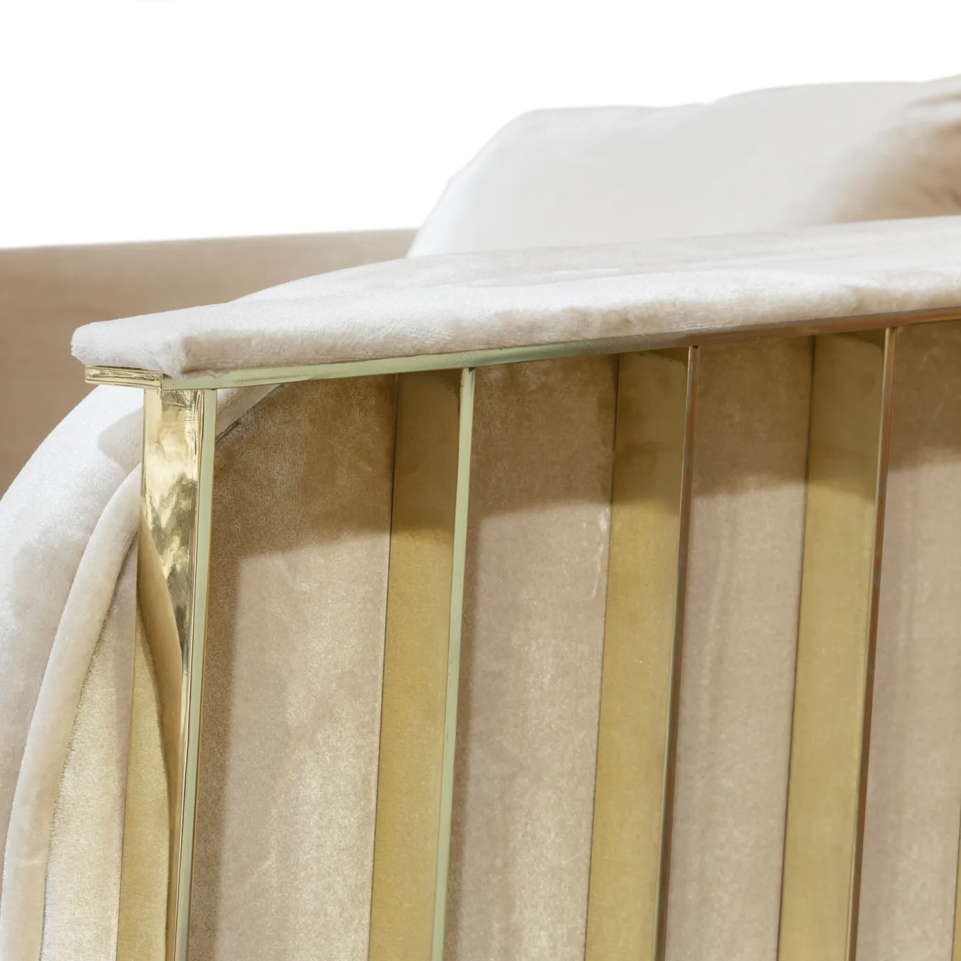 Fotel Solene z polerowanego mosiądzu