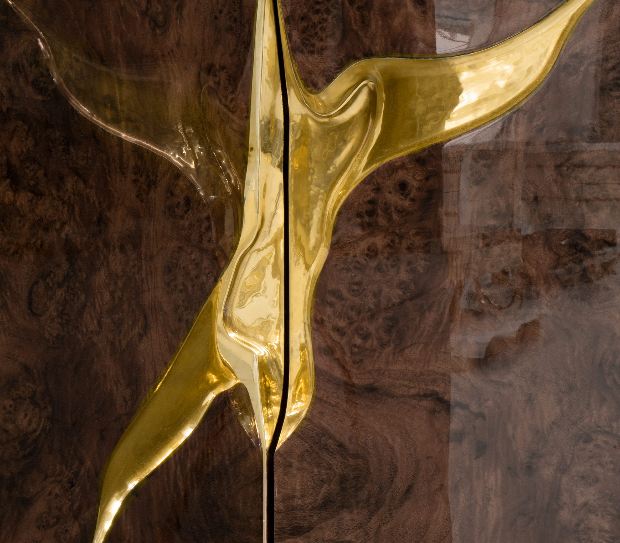 Kredens Fissure z orzecha