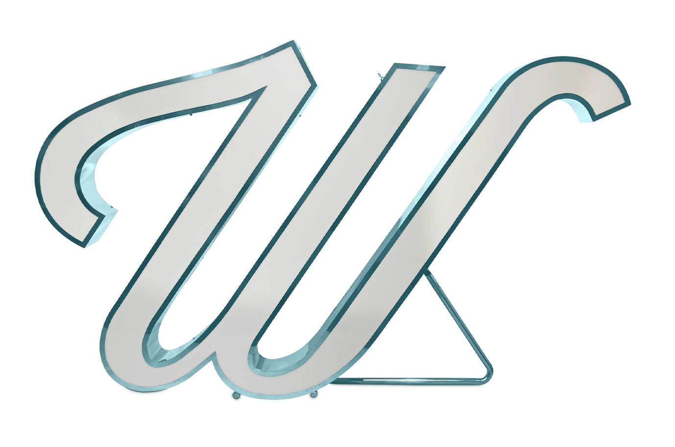 Oświetlenie literka W – Wondrous