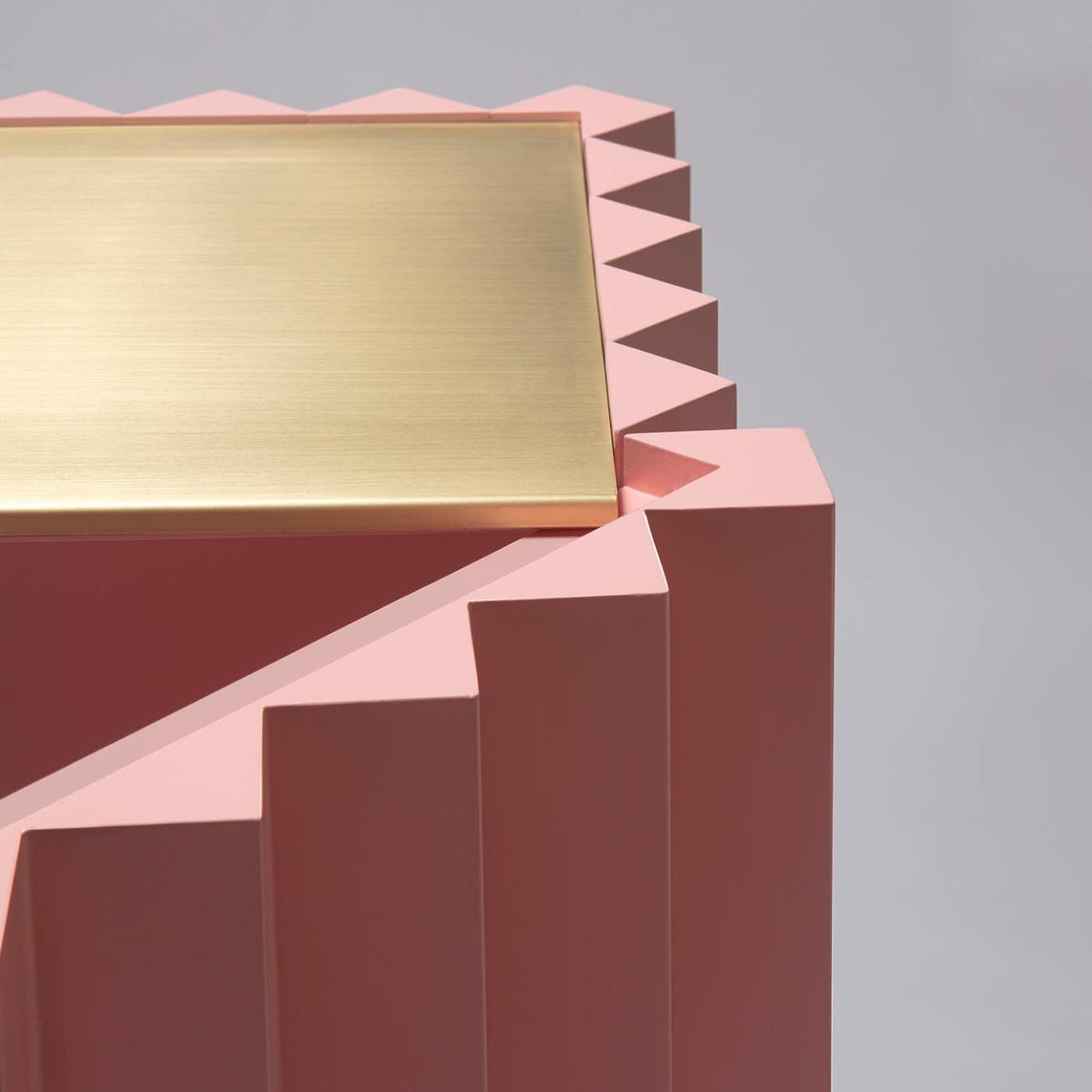 Elegancki Różowy Kredens