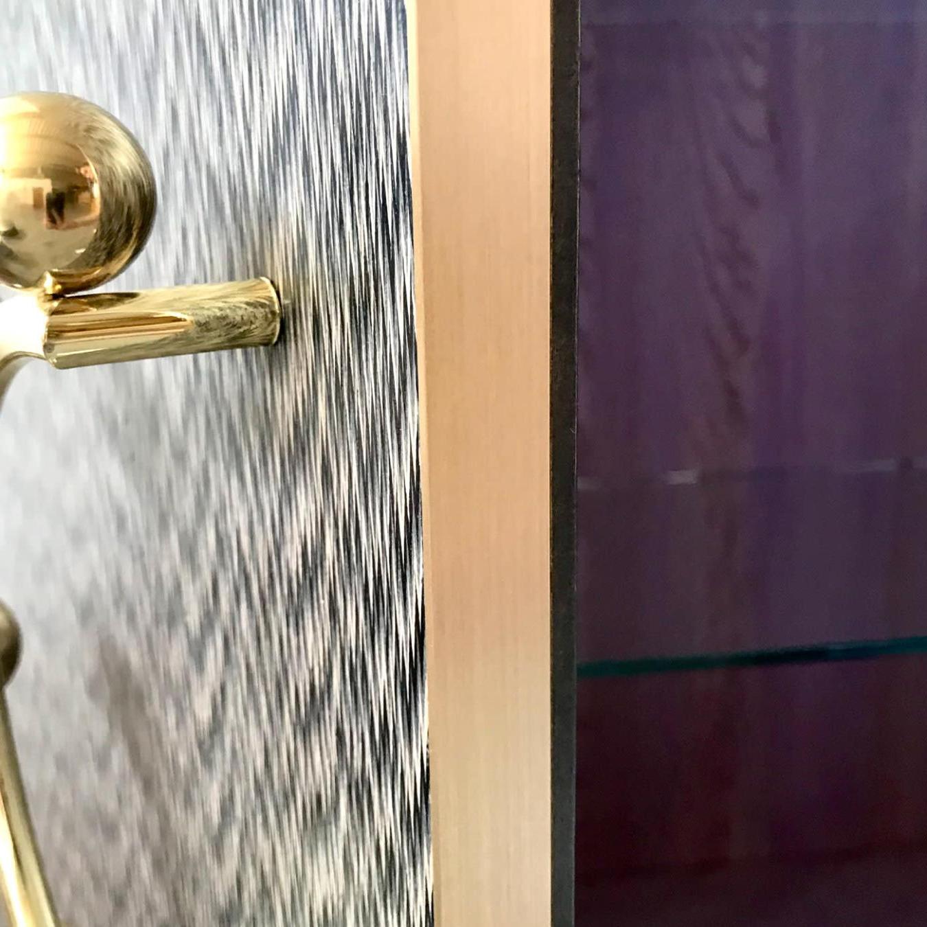 Współczesna Drewniana Szafka