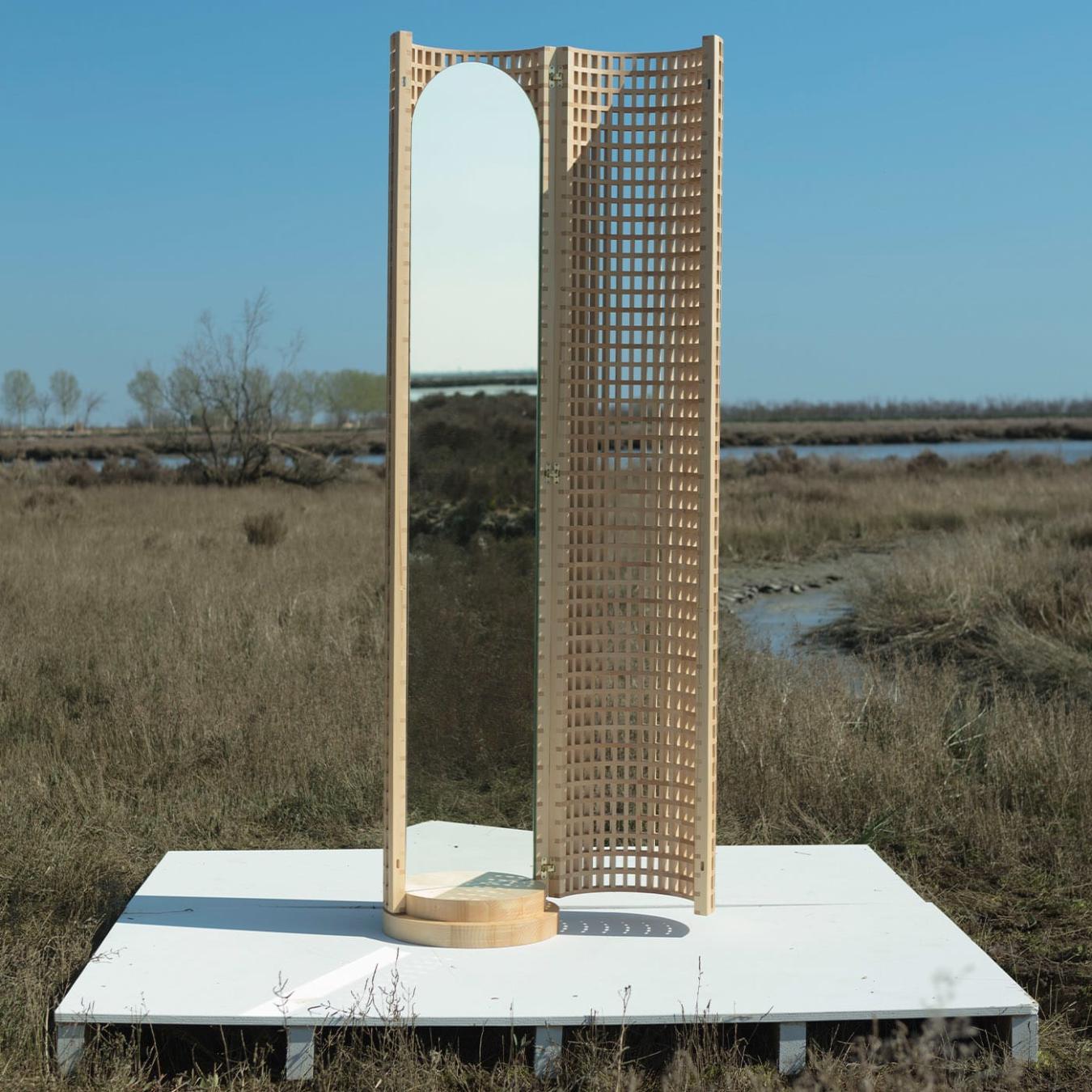 Artystyczne Drewniane Lustro Podłogowe