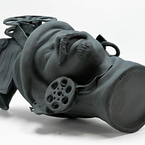 Matowa szara rzeźba Głowa Maura