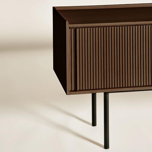 Wysoki brązowy kredens Sipario, 2-drzwiowy