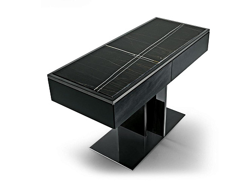 Biurko z marmurowym blatem