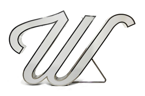 Oświetlenie literka W – Wondrous