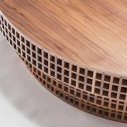 Urokliwy Stolik Kawowy z Orzecha