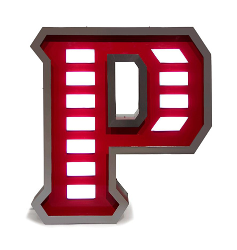 Oświetlenie literka P – Precious