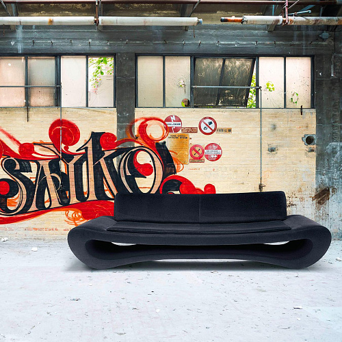 Czarna sofa New Lips