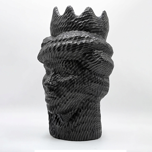 Szara rzeźba Głowa Maura