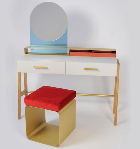 Czerwony Taboret z Metalową Podstawą