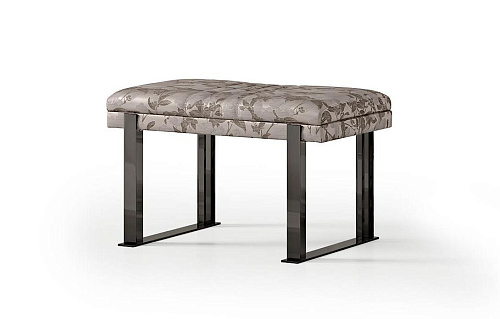 Puf z dwoma metalowymi nogami