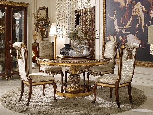 Klasyczny okrągły włoski stół jadalniany